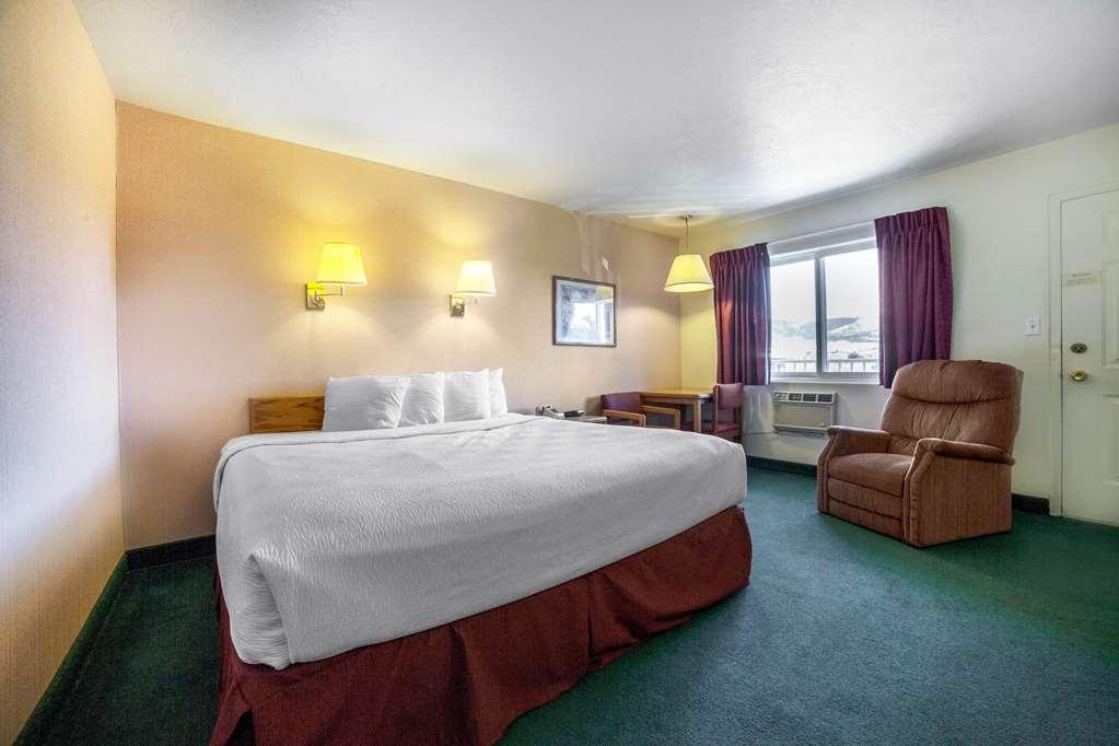 Rodeway Inn Whitehall Room photo