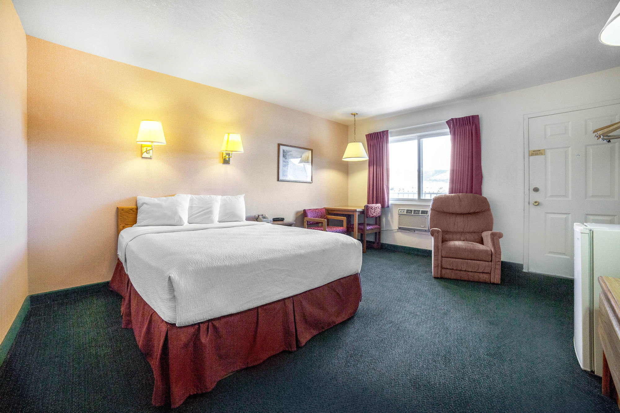 Rodeway Inn Whitehall Room photo