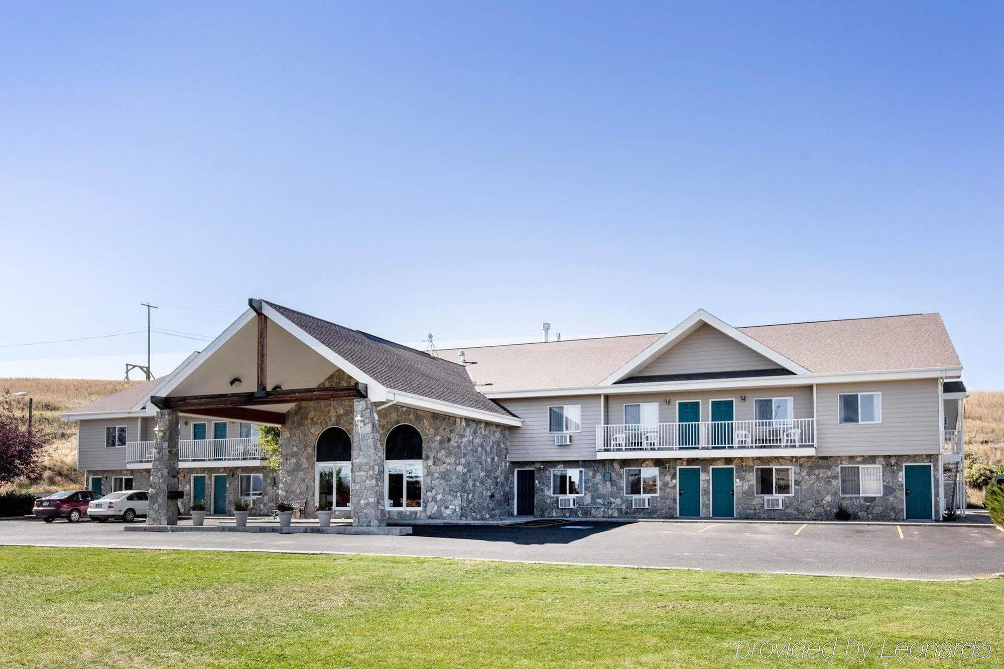 Rodeway Inn Whitehall Exterior photo